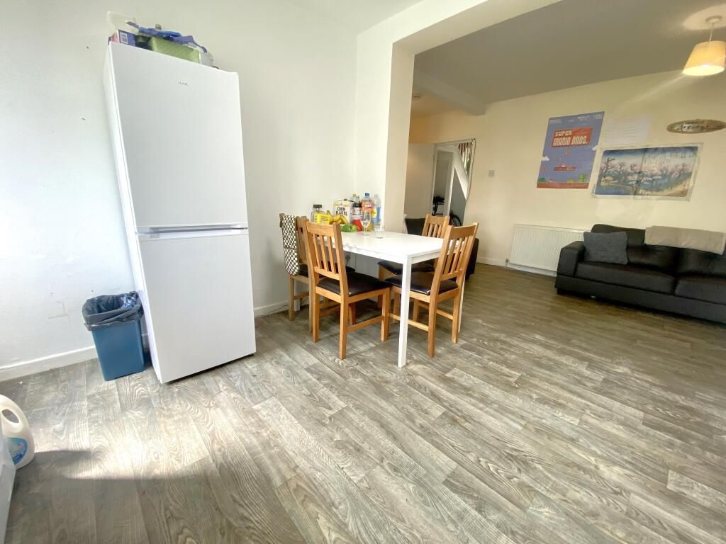Property photo 2 of 14 Kitchen