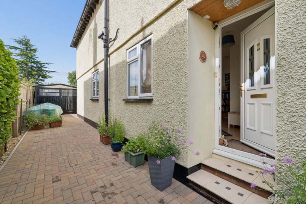 Property photo 3 of 32