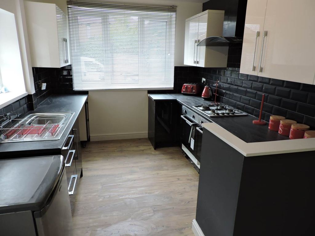Property photo 2 of 6 Communal Kitchen