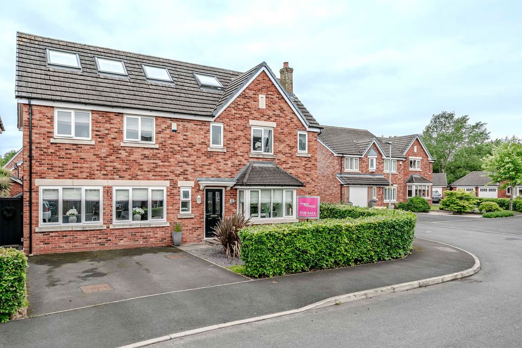Property photo 2 of 64