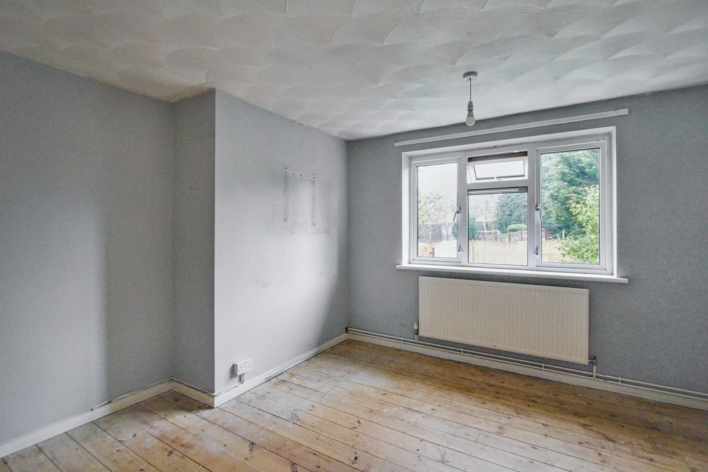 Property photo 3 of 18 32 Ladbrooke Crescent, Sidcup, Da14 4Rt