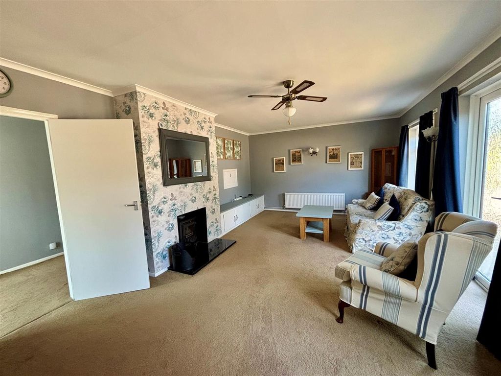 Property photo 3 of 10 Living Room 2.Jpg