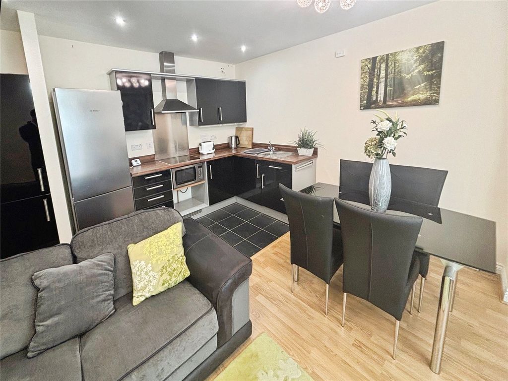 Property photo 3 of 8 Living/Kitchen