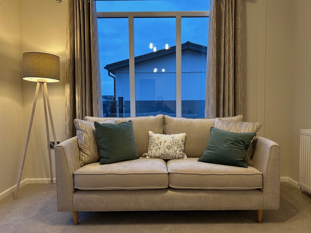 Property photo 3 of 9 Lounge