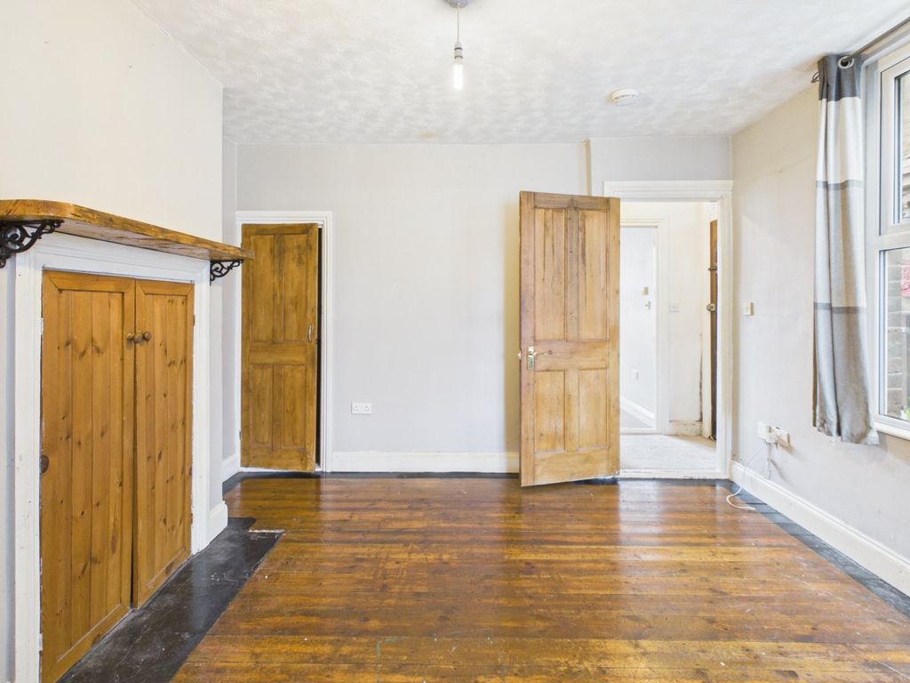 Property photo 3 of 10 Dining Room