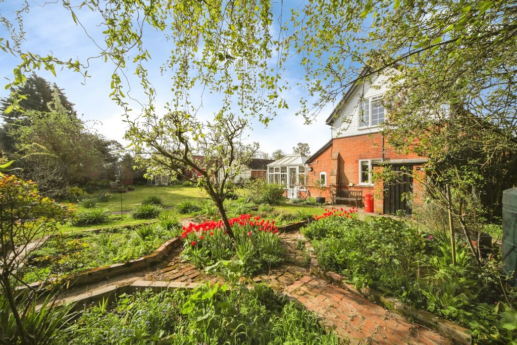 Property photo 2 of 34