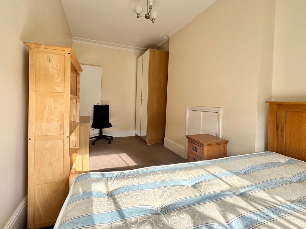 Property photo 3 of 27
