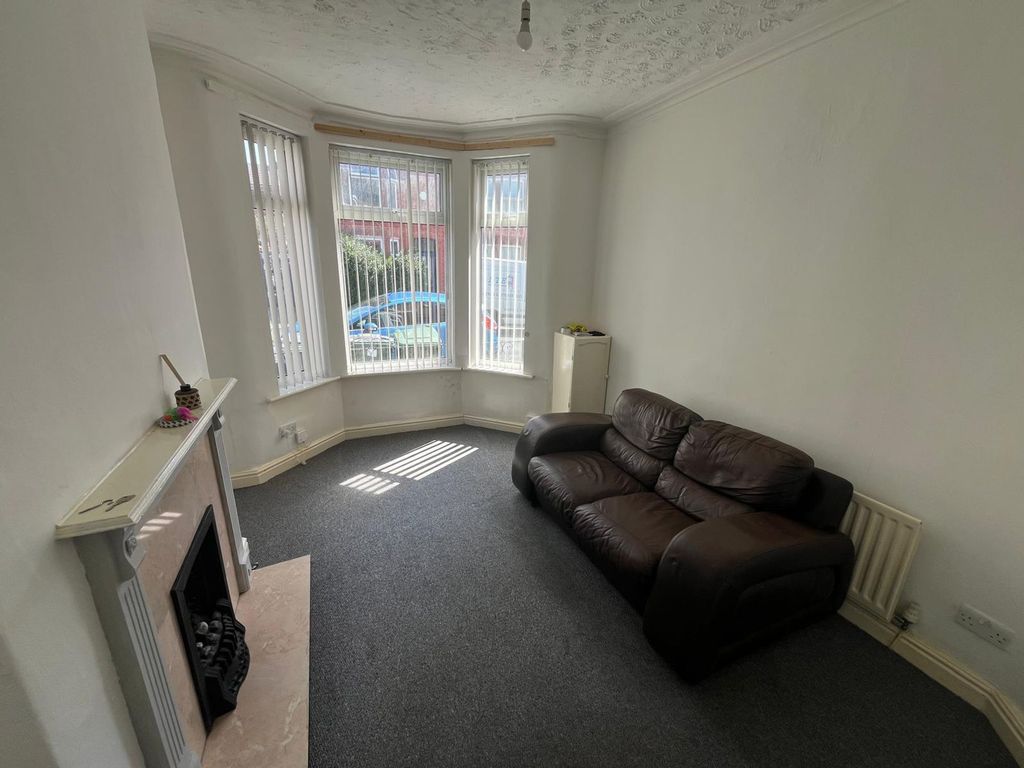 Property photo 3 of 9 Photo 12