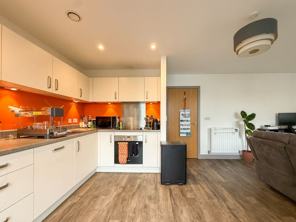 Property photo 2 of 13 4700104