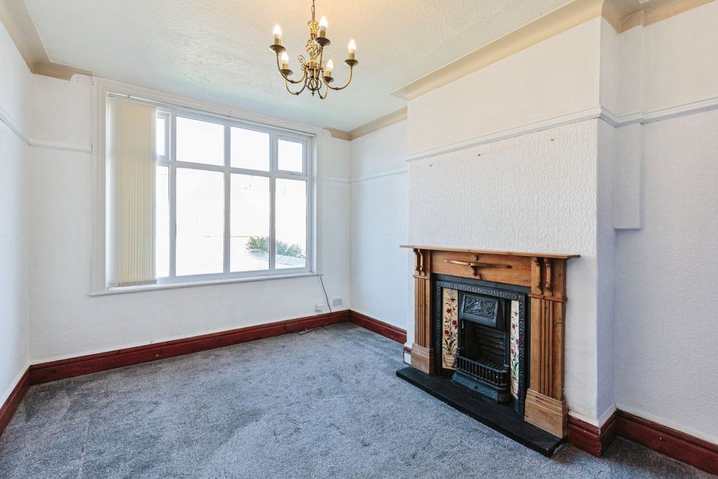 Property photo 1 of 20 Dining Room