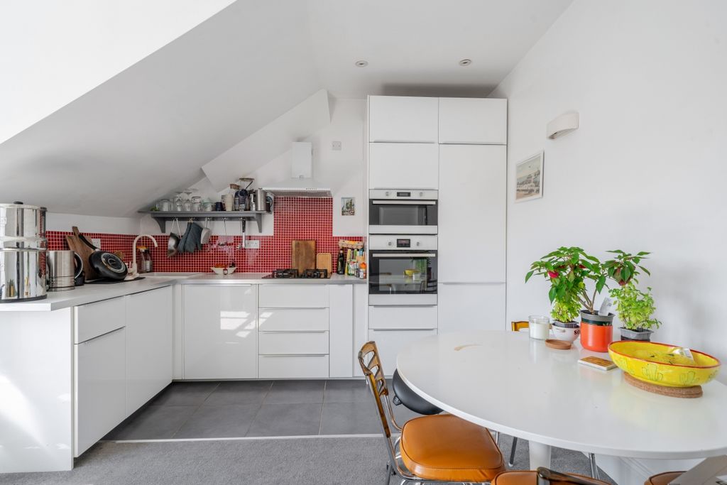 Property photo 1 of 11 1321572-4-686d347...