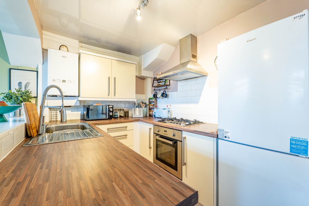 Property photo 2 of 10 Kitchen