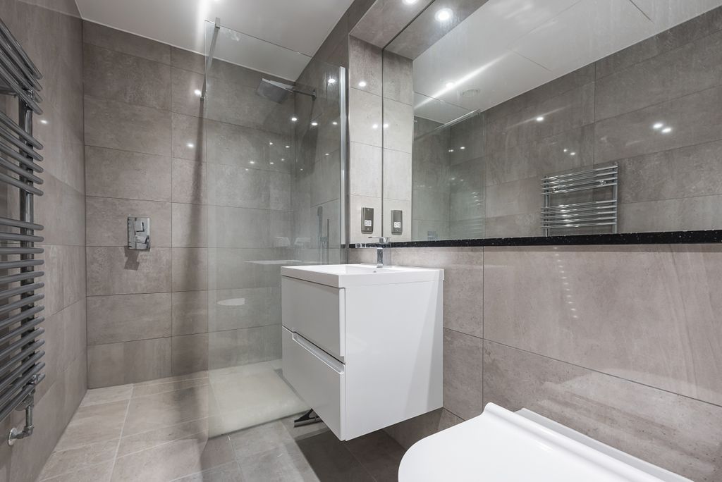 Property photo 3 of 6 Bathroom
