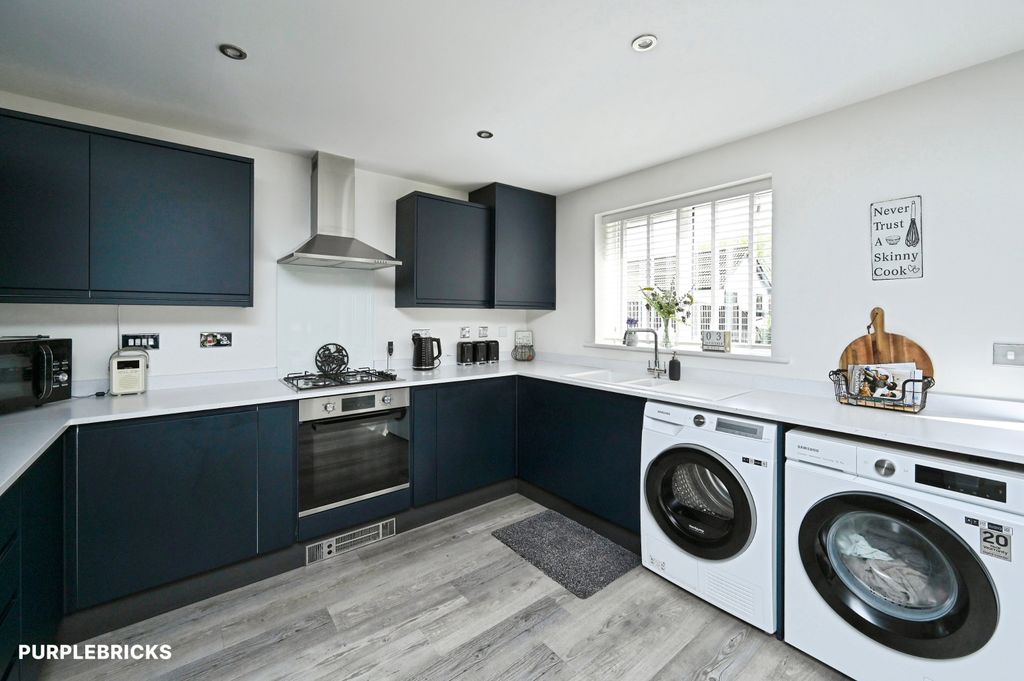 Property photo 2 of 30