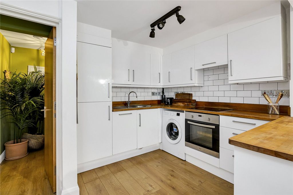 Property photo 3 of 8 Kitchen