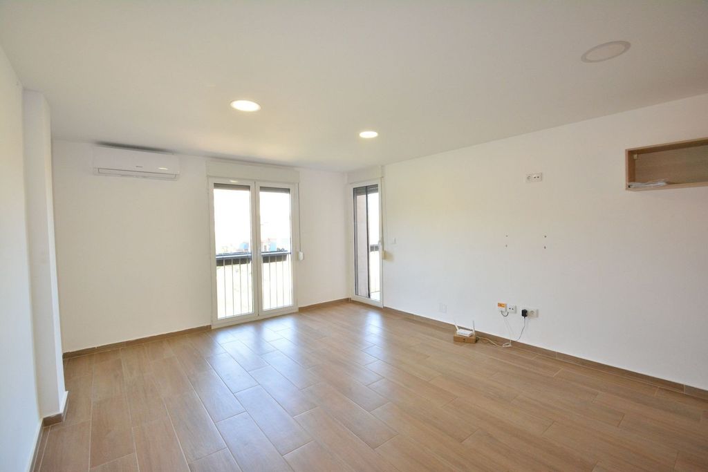 Property photo 2 of 30