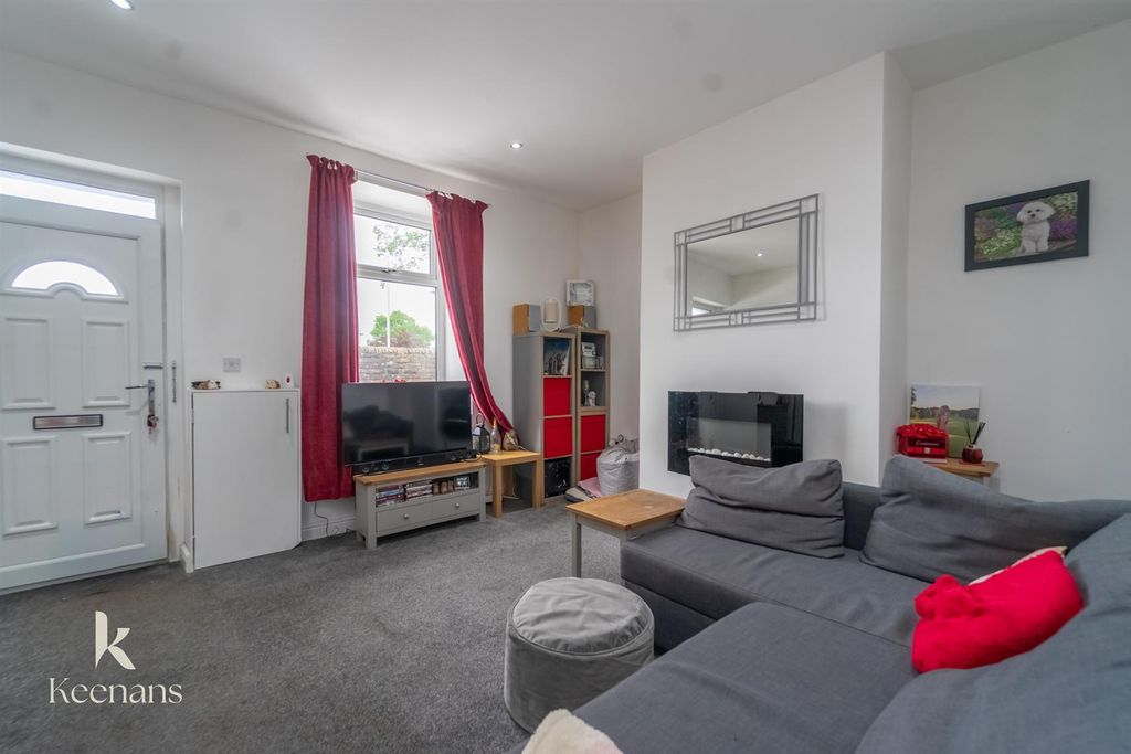 Property photo 1 of 19 Queen St-8.Jpg