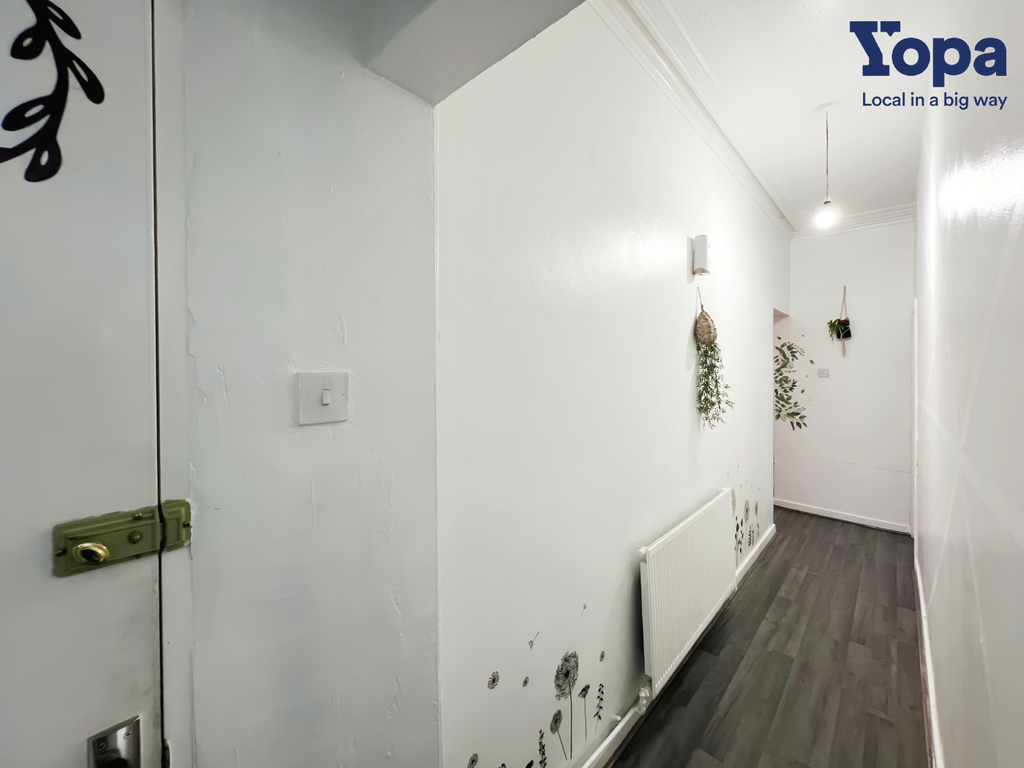 Property photo 3 of 14 Entrance 20Hall