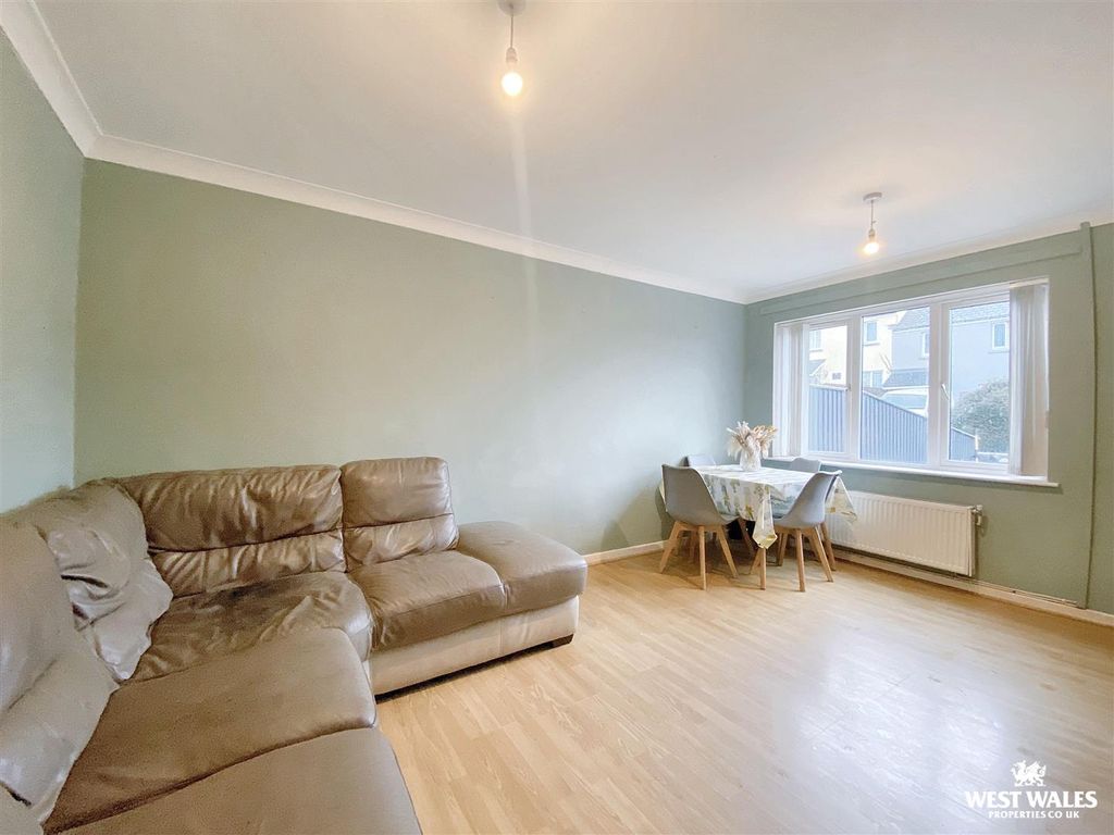 Property photo 3 of 17 Img_2267.Jpg