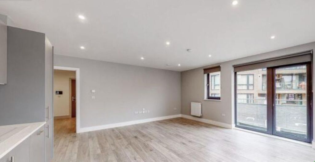 Property photo 2 of 28