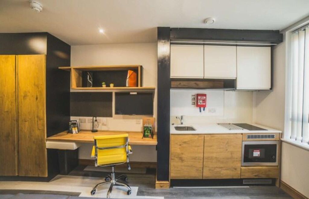 Property photo 2 of 7 Kitchen