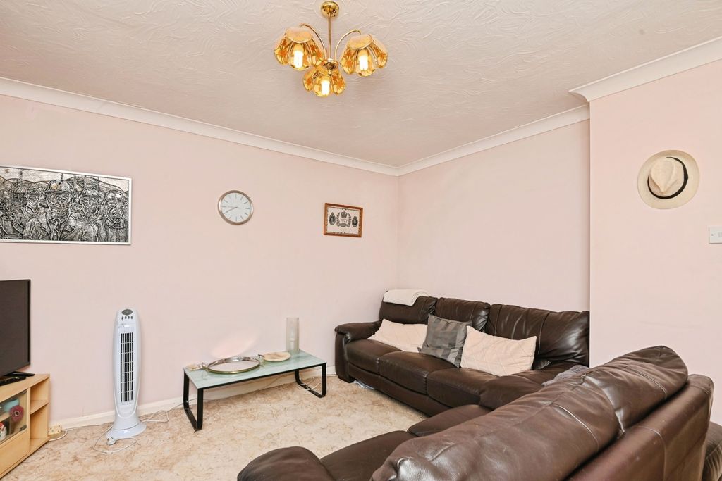 Property photo 3 of 9 Living Room