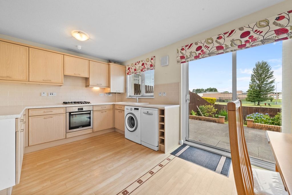 Property photo 2 of 28