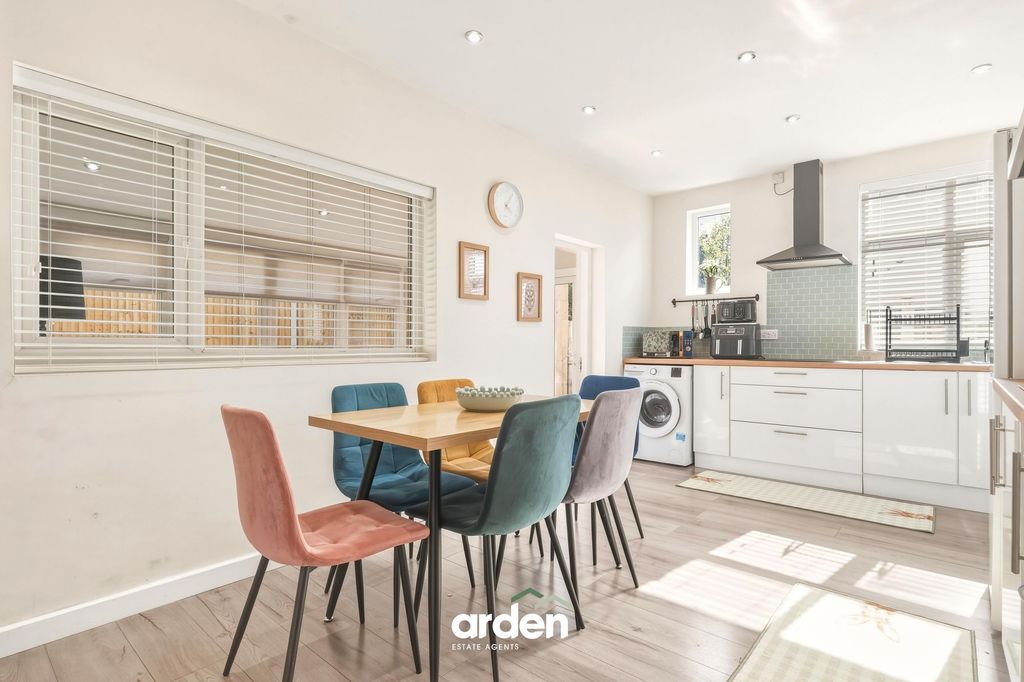 Property photo 2 of 20