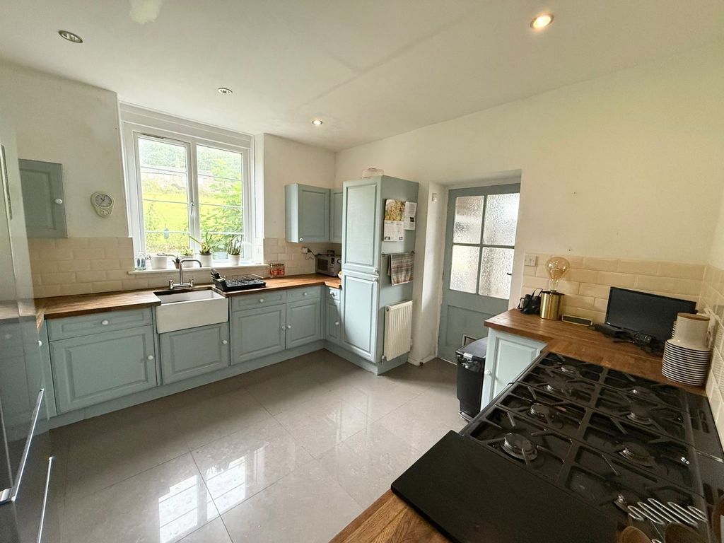 Property photo 2 of 11 Picture No. 21
