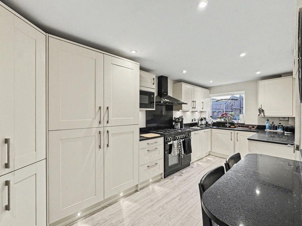 Property photo 2 of 25