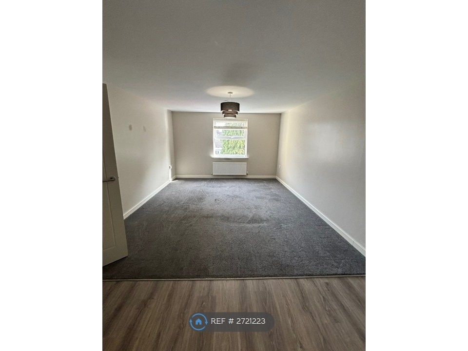 Property photo 3 of 10 Living Room