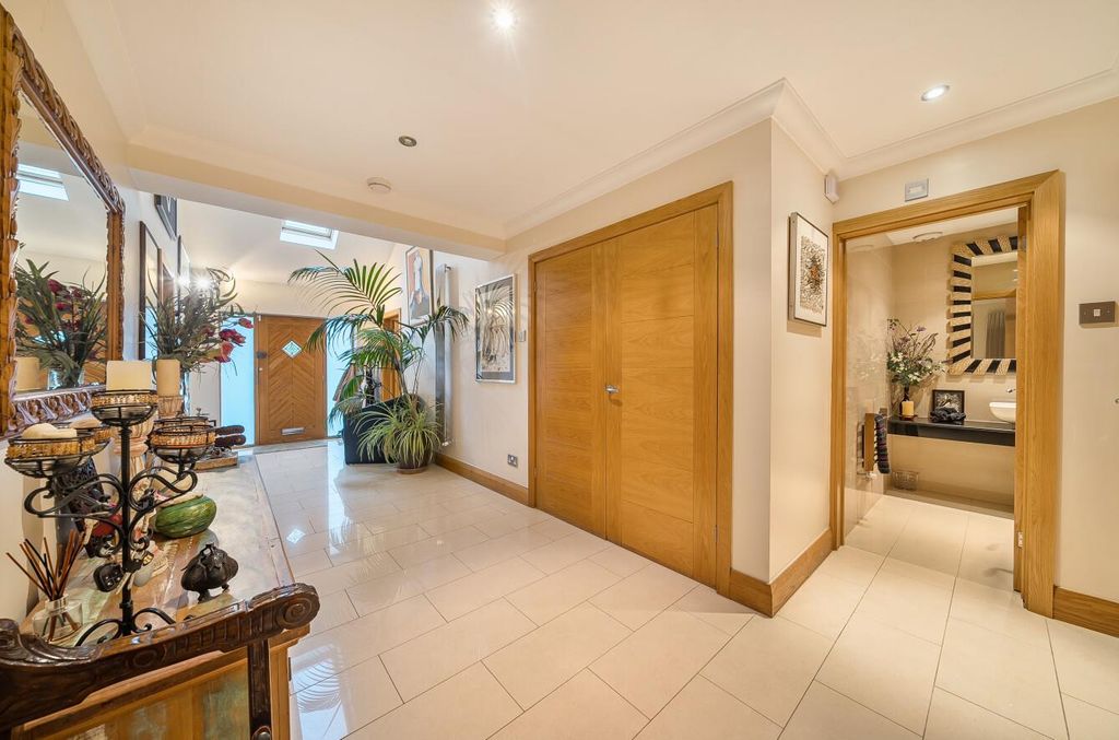 Property photo 2 of 22 Davidson Frost-Wellings, Dfw, Fallowfield, Hallway