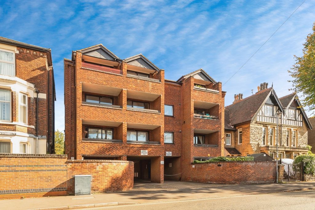 Property photo 2 of 17 Photo