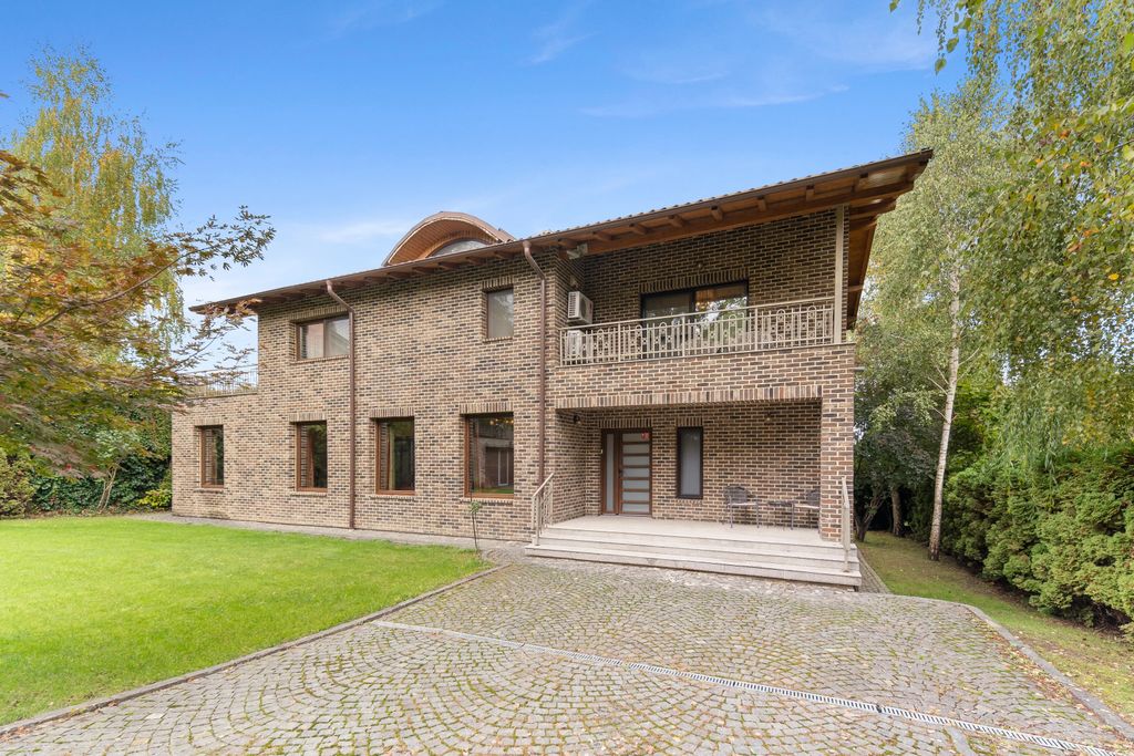 Property photo 2 of 18