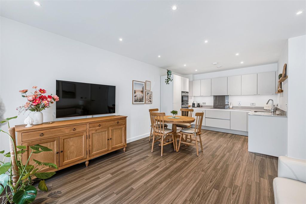 Property photo 1 of 13 19 Munster Court-5.Jpg