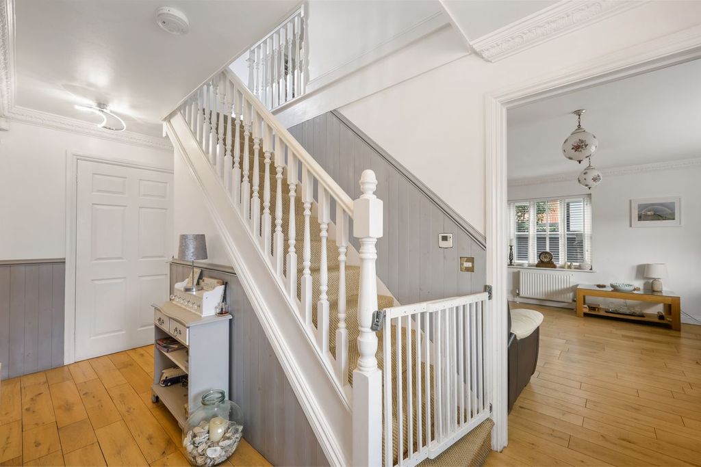 Property photo 3 of 28