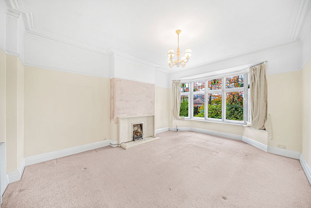 Property photo 2 of 34