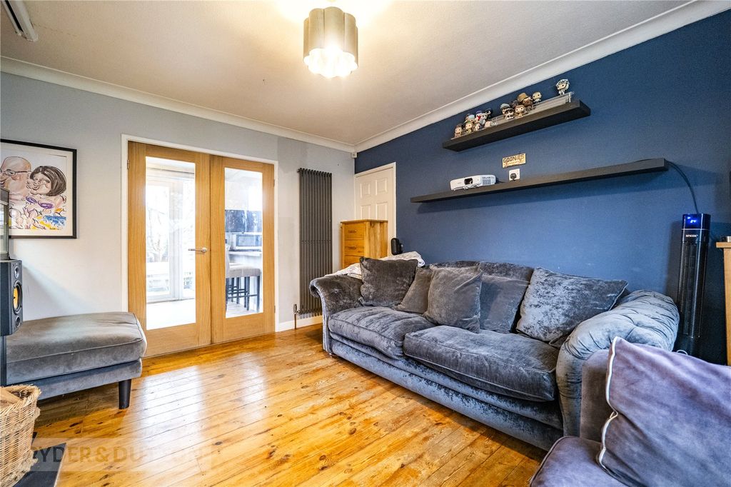 Property photo 3 of 18 Living Room