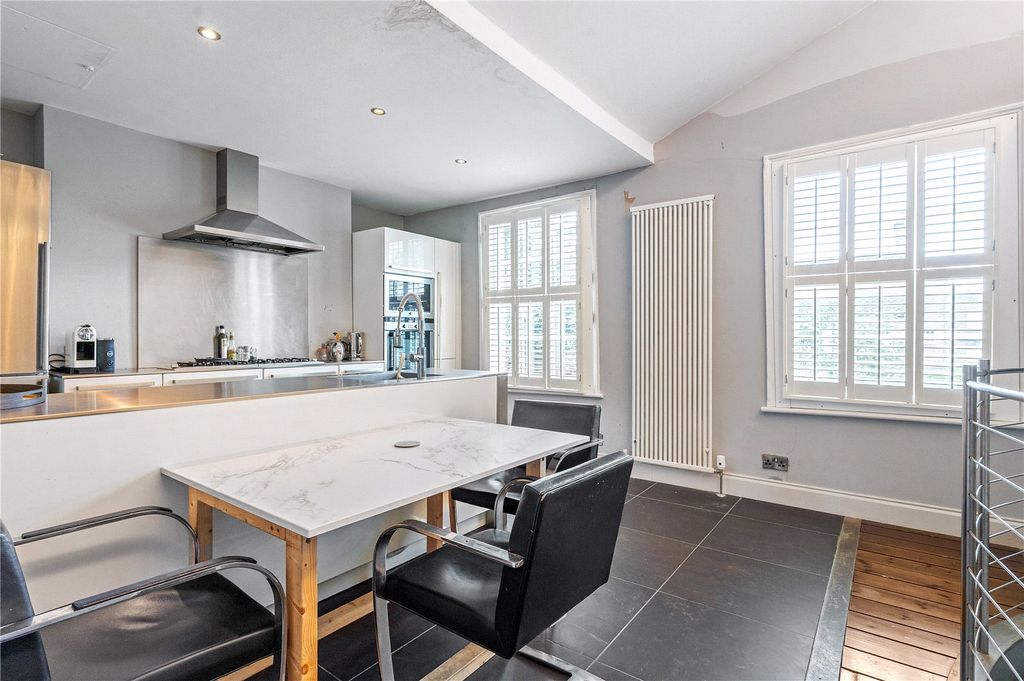 Property photo 2 of 10 Kitchen