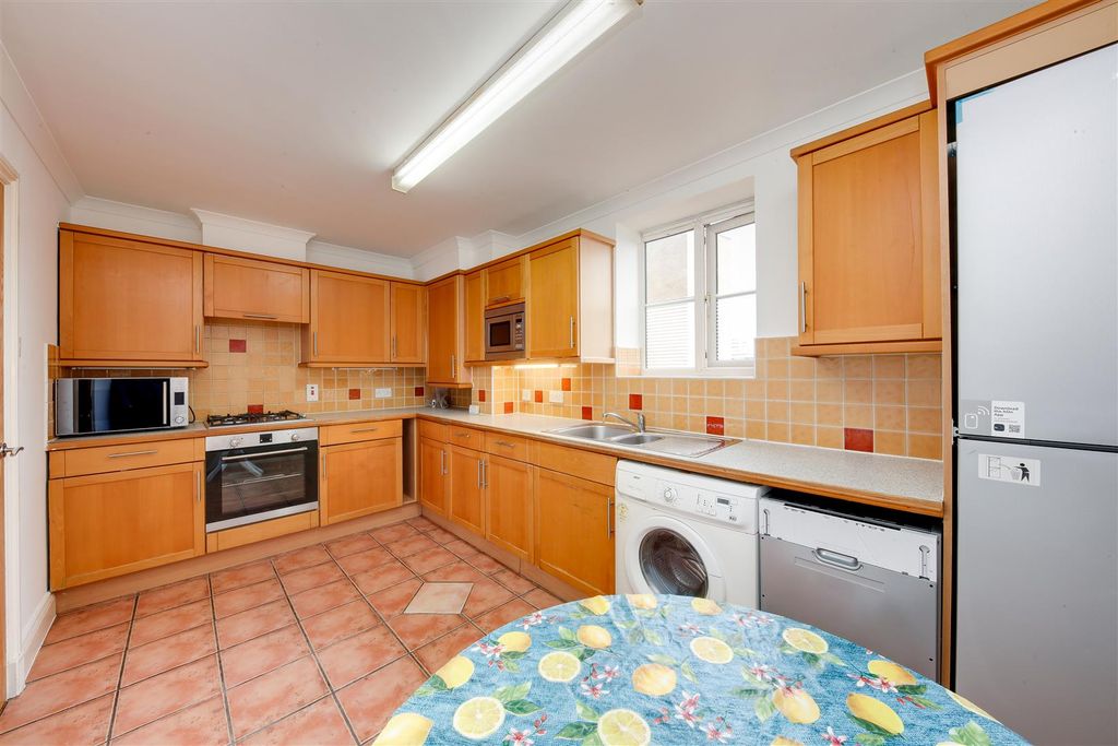 Property photo 3 of 11 Regents Gate-10.Jpg
