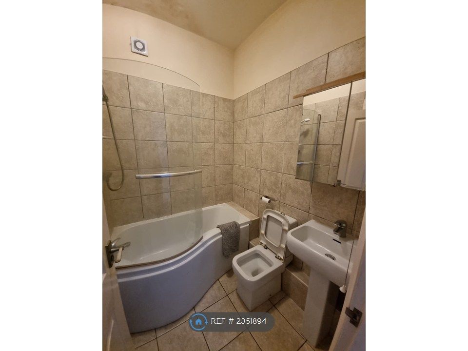 Property photo 3 of 7 Bathroom