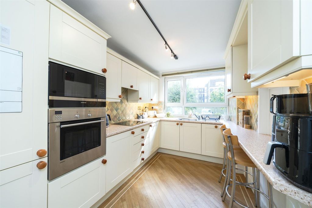 Property photo 3 of 10 2.Jpg