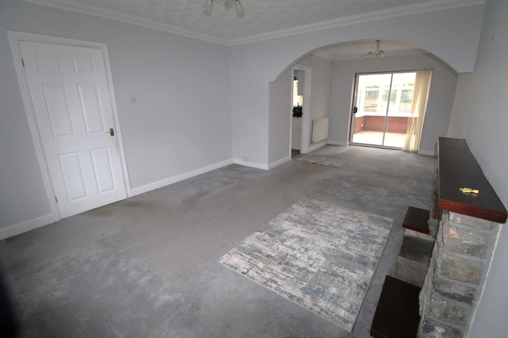 Property photo 3 of 19 Open-Plan Lounge-Diner