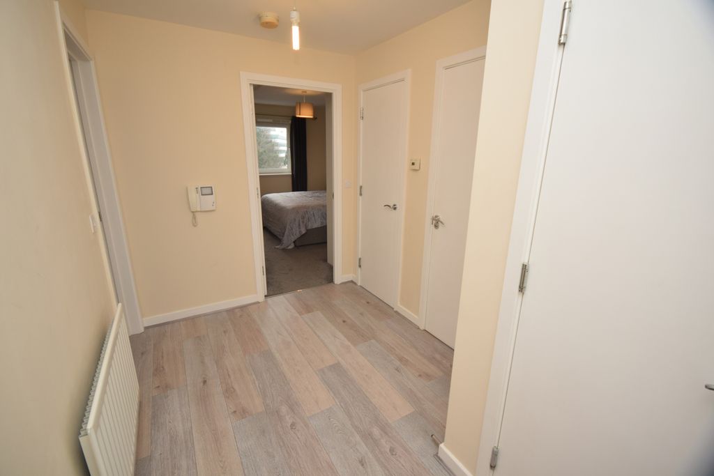 Property photo 3 of 11 Hallway
