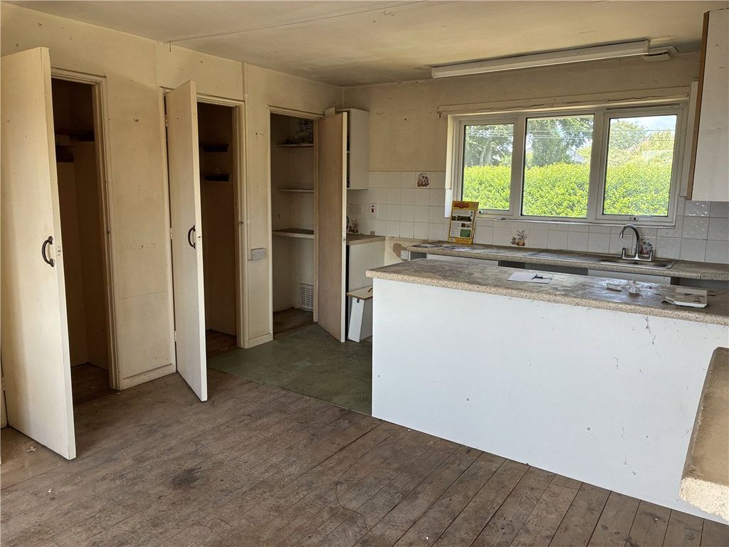 Property photo 3 of 9 Kitchen
