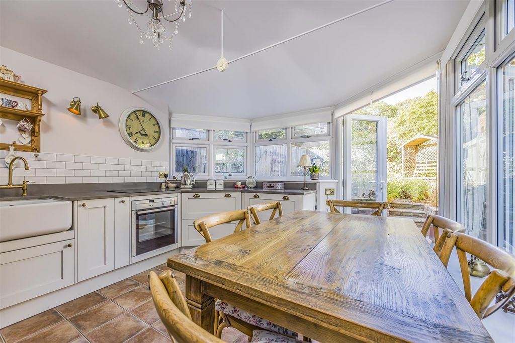 Property photo 2 of 22 Blackcap Close, Rowland's Castle-Porticomarketing-