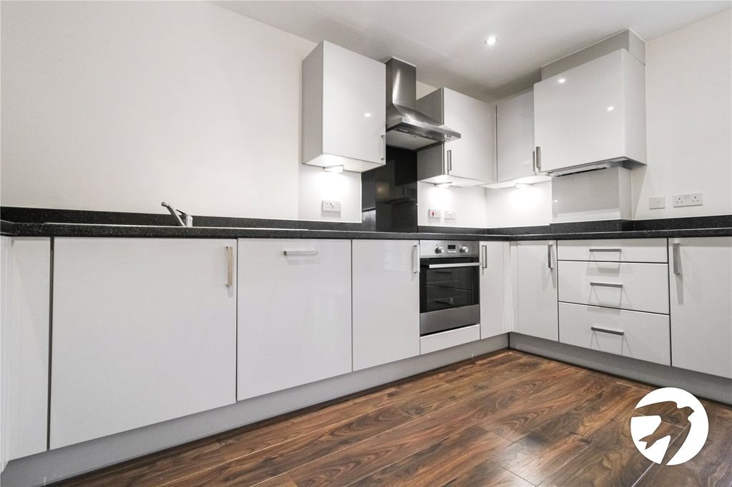 Property photo 3 of 7 Kitchen