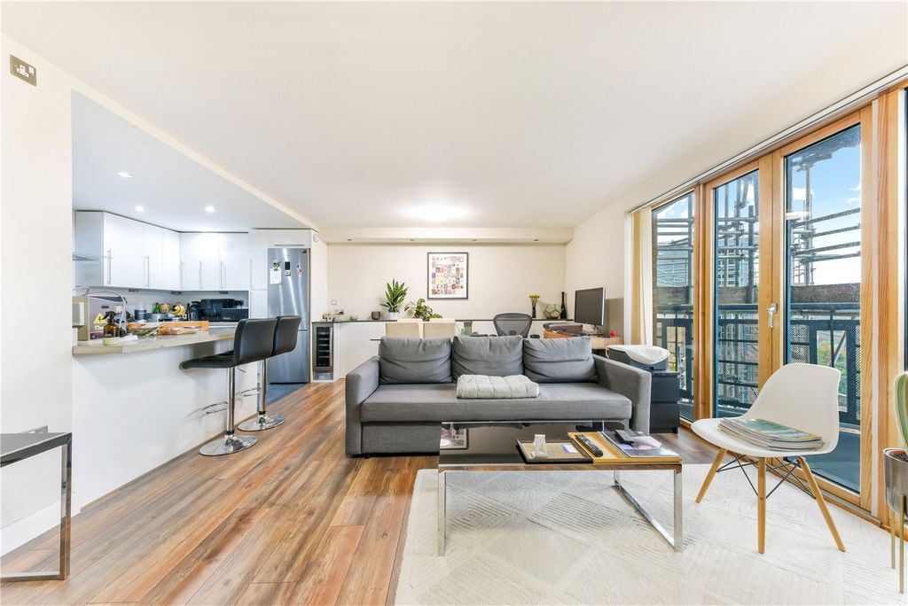 Property photo 2 of 10 Western Beach