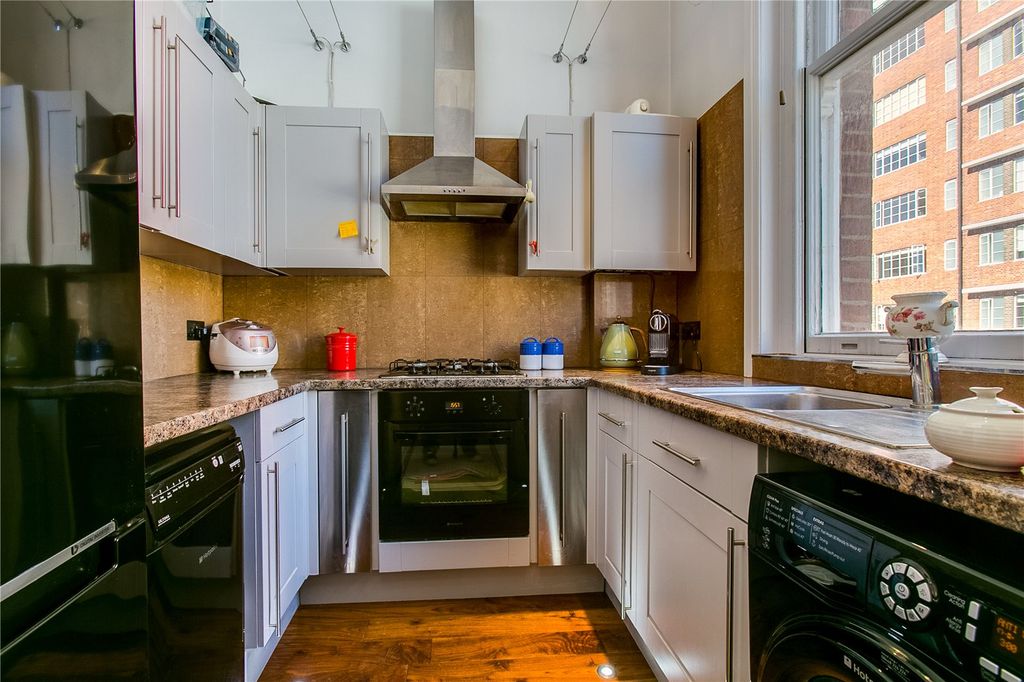 Property photo 3 of 6