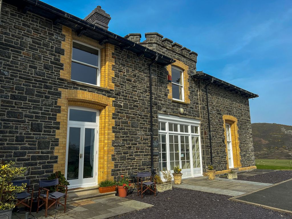 Property photo 1 of 12 Outisde Front